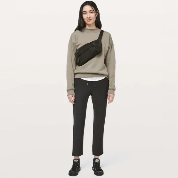 Lululemon On the Fly Pants Black Drawstring Size 2 Pockets Travel Work Neutral - Picture 1 of 10